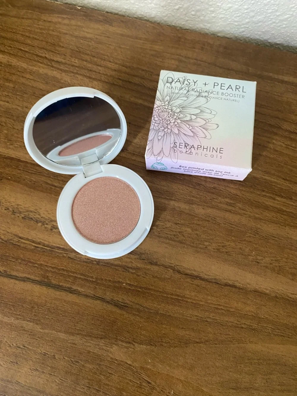 Seraphine Botanicals Daisy + Pearl Natural Radiance Booster - Picture 3 of 4